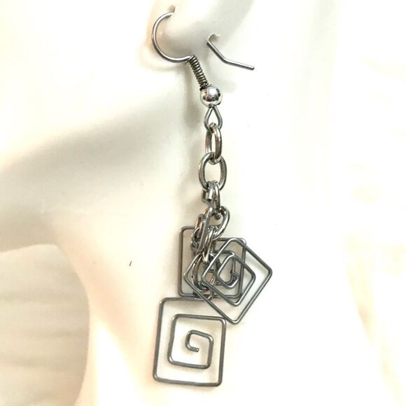 Silver dangle earrings - Picture 2 of 2